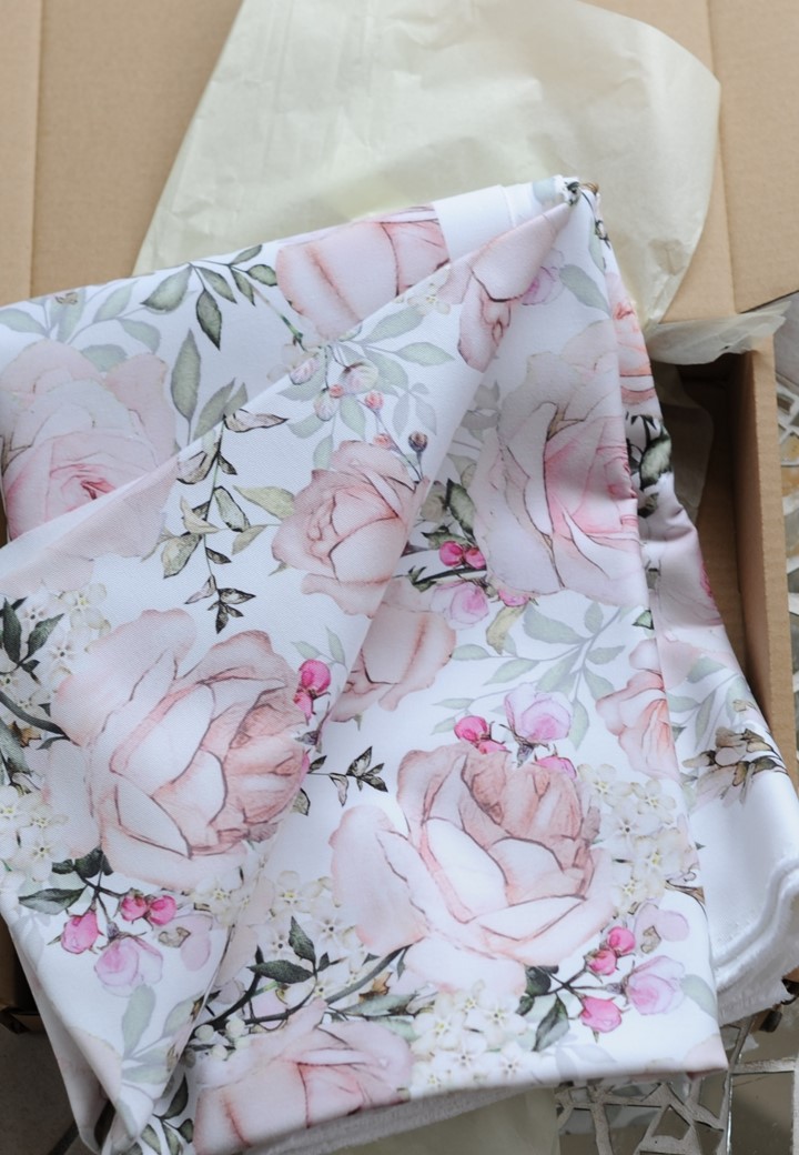 Stoff mit Rosendruck